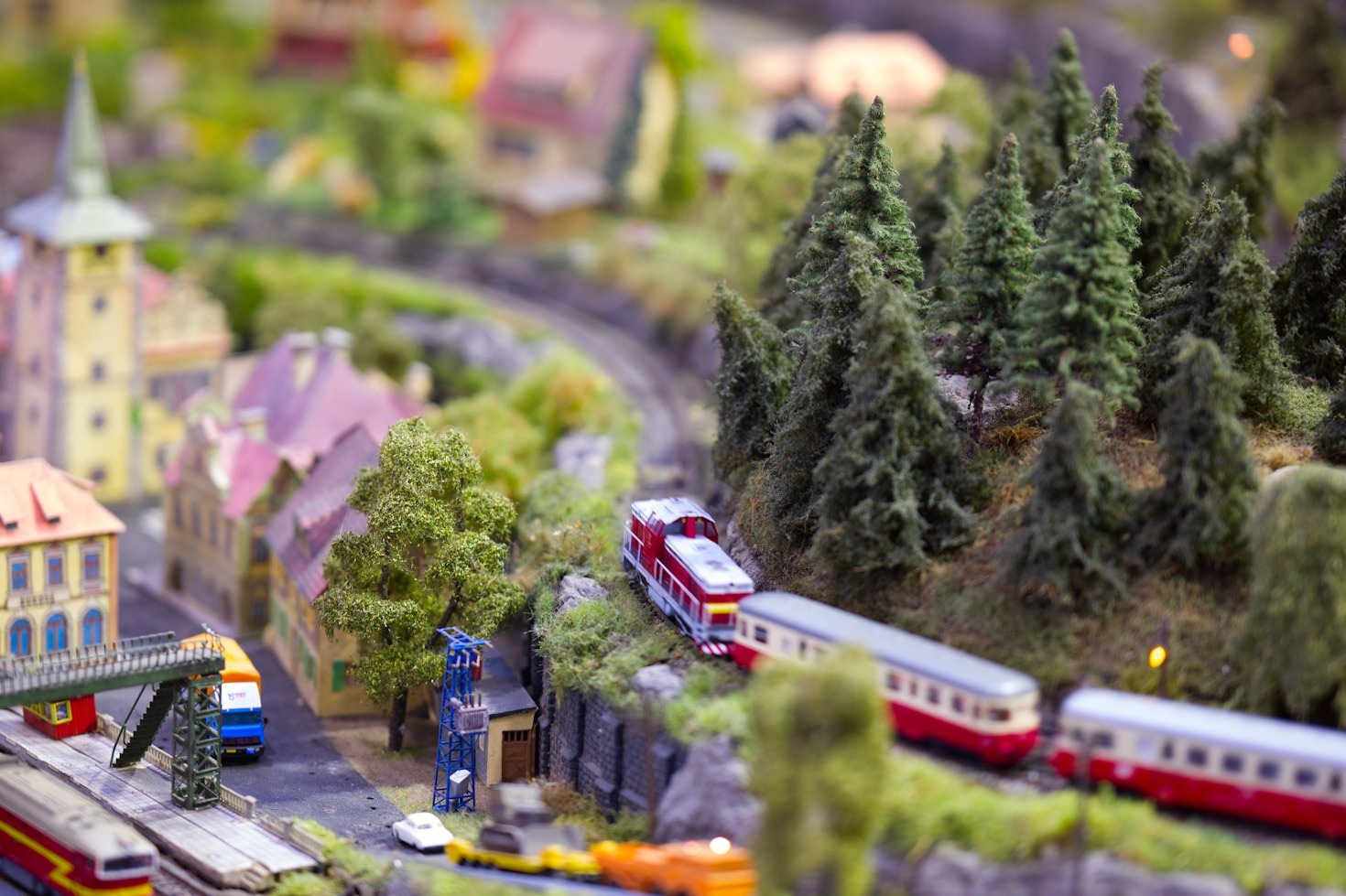 Craftsmanship Behind Akron’s Unique G Scale Trains